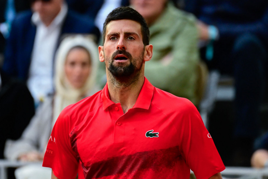 NOVAK GLEDA OKO SEBE I NE VERUJE: Ove ljude nije očekivao za "komšije"
