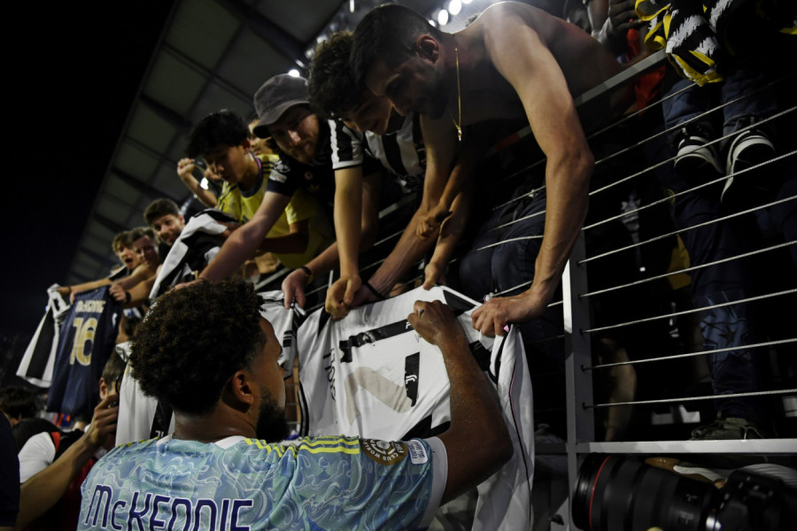 PUKLA PETARDA: Potpuna dominacija - Vladimir Ivić se proveo kao bos po trnju protiv crno-belih!