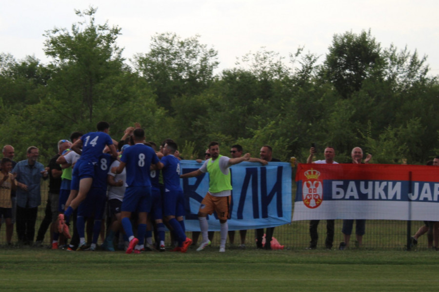 SLIKA MALIŠANA KOJA VRAĆA VERU U SPORT: Fudbal zna da bude i najlepša igra, ali i najsurovija!