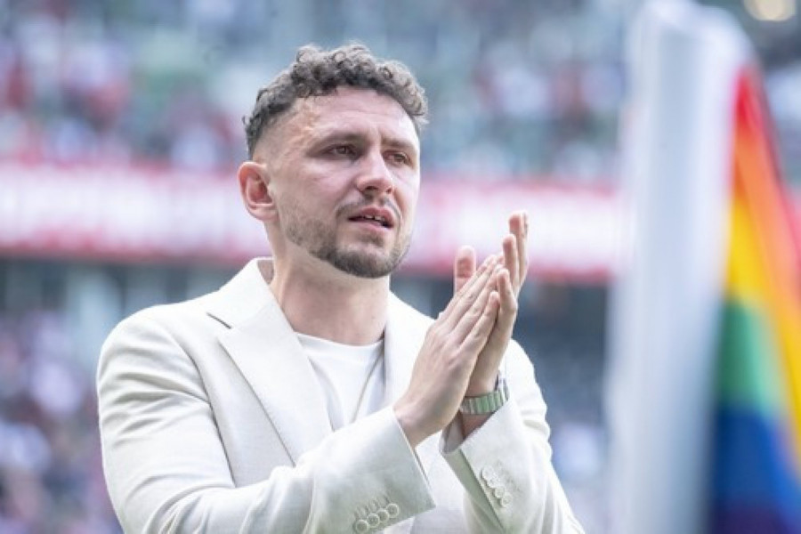 VELJKOVIĆ I ZVANIČNO PREDSTAVLJEN U ZVEZDI! Srpski reprezentativac stigao u redove crveno-belih! (FOTO)