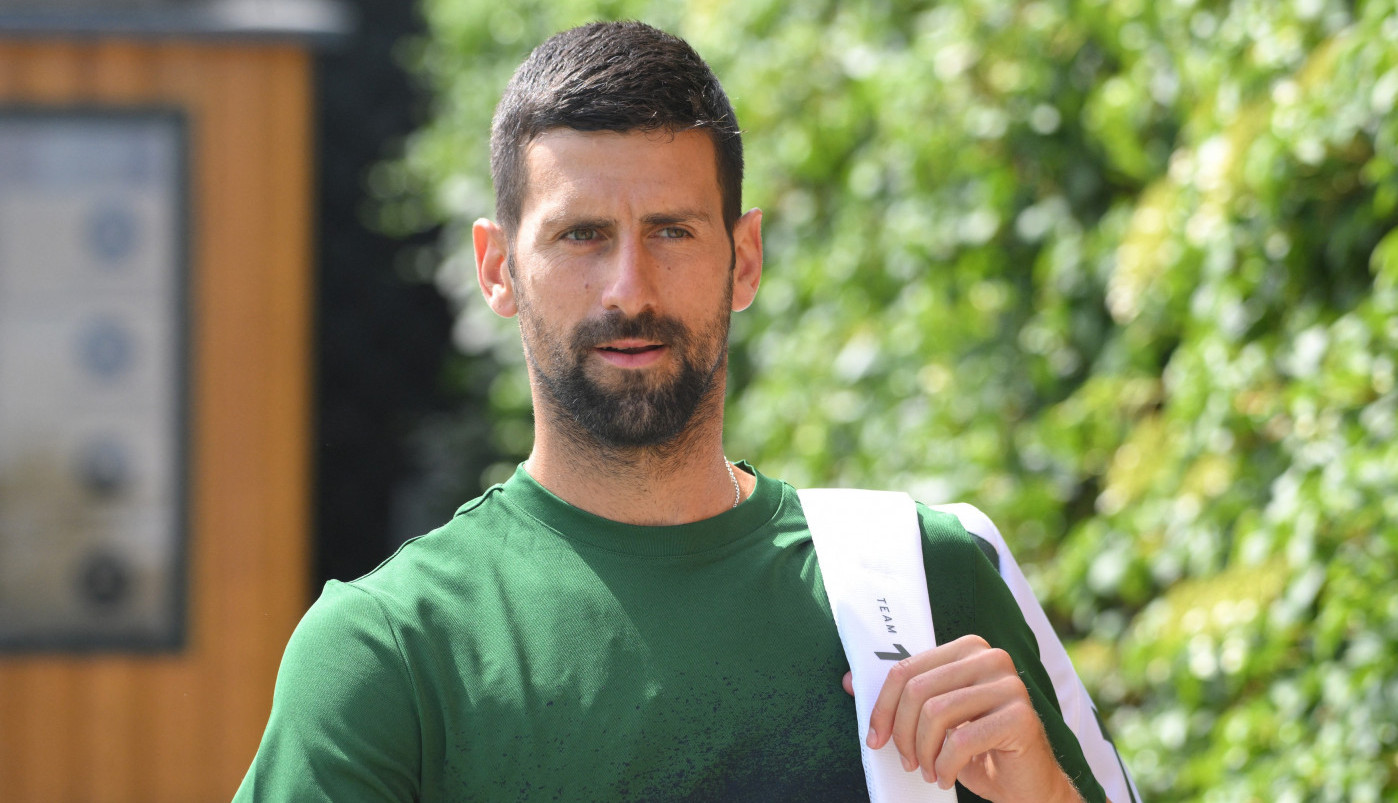 KAČIO SE SA NOVAKOM I SRBIMA, A SAD JE POPIO OTKAZ: Komentator neće moći da vređa Đokovića na Vimbldonu