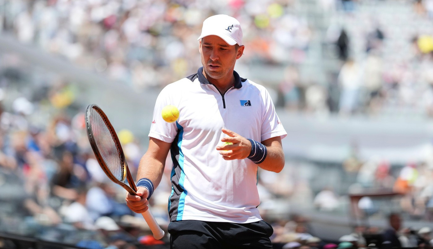 LAJOVIĆA NEĆEMO GLEDATI NA VIMBLDONU: Francuz zaustavio Ducija - Srbin poklekao na poslednjem koraku!