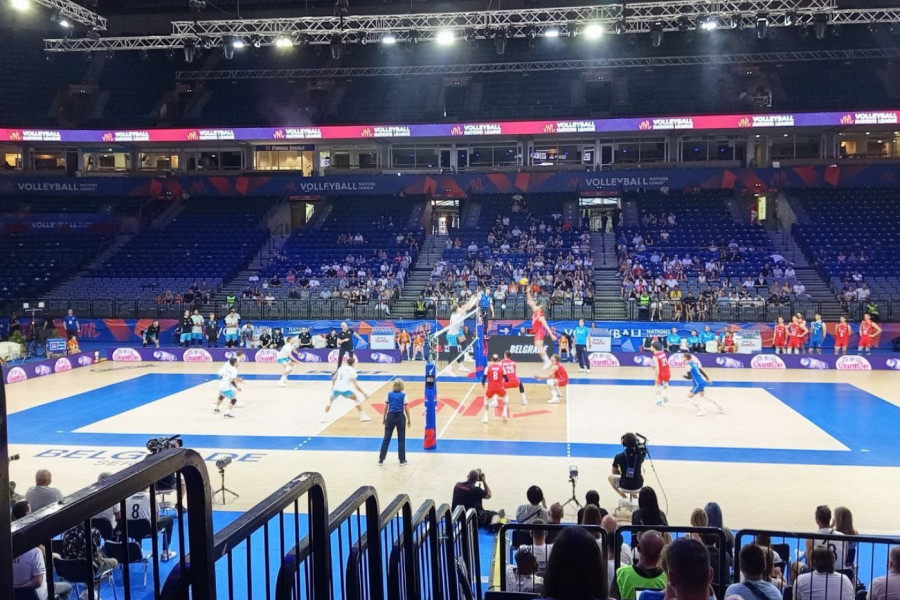 DOSIJE IKS U ARENI: Publika zbunjena - čudne stvari tokom duela srpskih odbojkaša! Gledate na sopstvenu odgovornost (VIDEO)