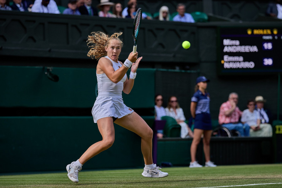 PROŠLA U ČETVRTFINALE VIMBLDONA, A NIJE NI SHVATILA: Urnebesne scene na Centralnom terenu, da li je Federer krivac?! (VIDEO)