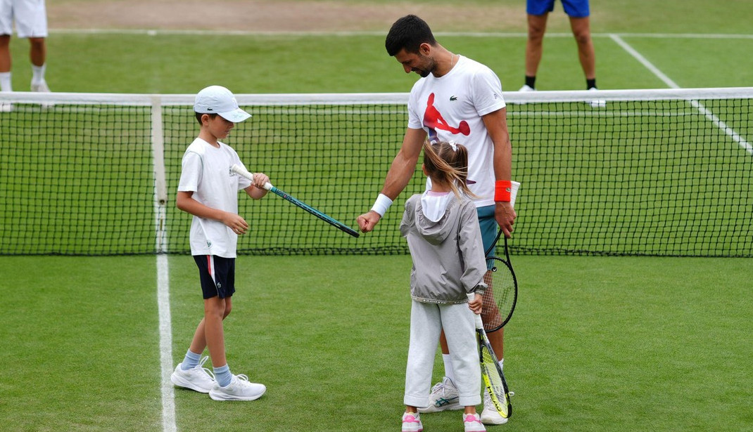 STEFAN ĐOKOVIĆ UKRAO ŠOU NA VIMBLDONU: Fotografija OBIŠLA svet, pa se oglasio i NOVAK! (FOTO)