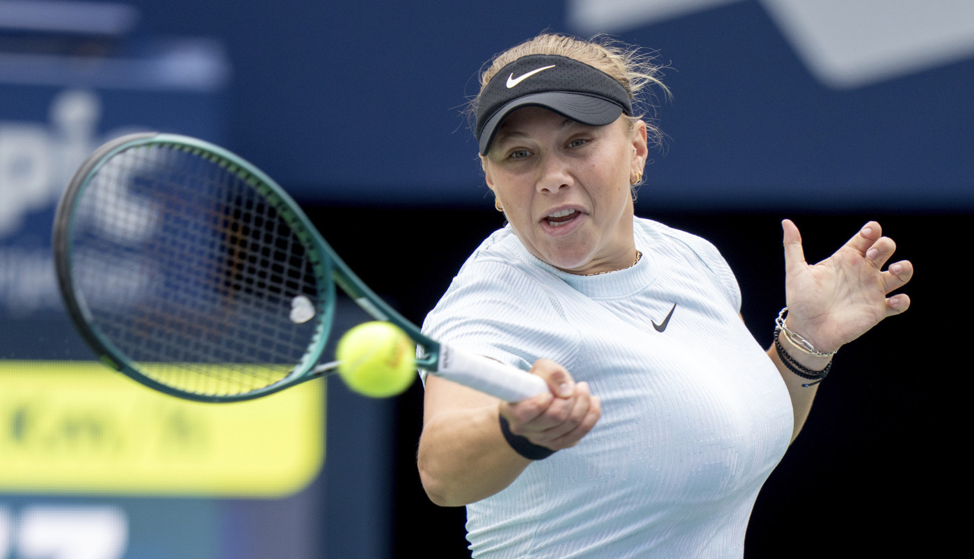 ZA PRSA JE BILA ISPRED RIVALKE: Amerikanka bujnih grudi ostvarila uspeh karijere! "Tigrica iz Minska" joj stoji na putu ka finalu! (FOTO)