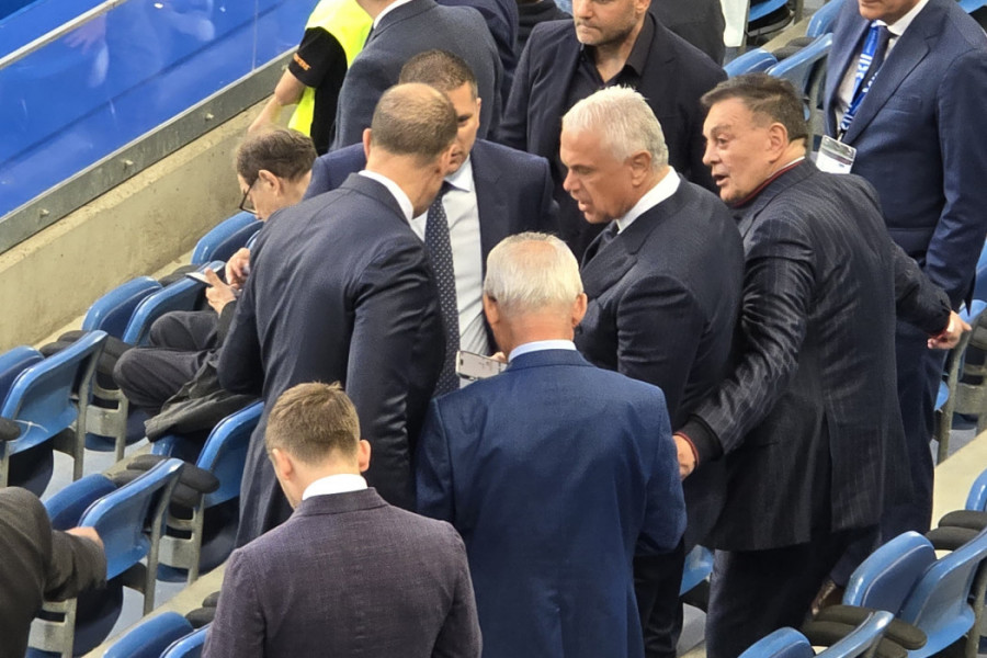 NIŠTA NE PREPUŠTA SLUČAJU: Generalni direktor Zvezde stigao na stadion, a evo s kim će gledati utakmivu protiv Leha! (VIDEO)