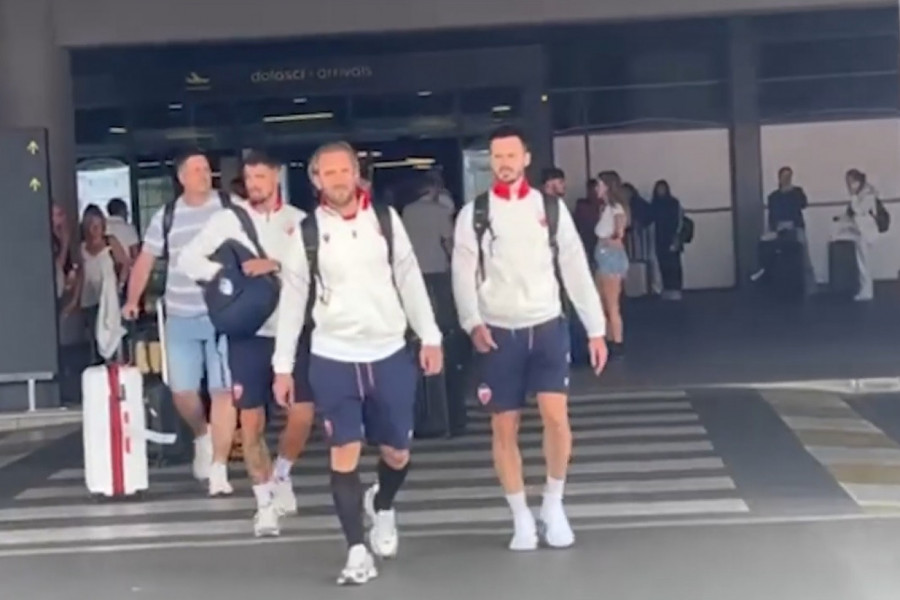 STIGLI HEROJI DELIJA: Pogledajte dolazak fudbalera Zvezde u Beograd posle velike pobede (VIDEO)
