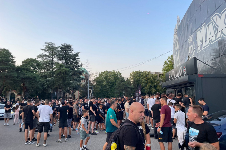 PARTIZAN JE NA OVO ČEKAO VIŠE OD DESET GODINA! Na HILJADE navijača crno-belih već uveliko pristiže na beogradski stadion! (VIDEO)