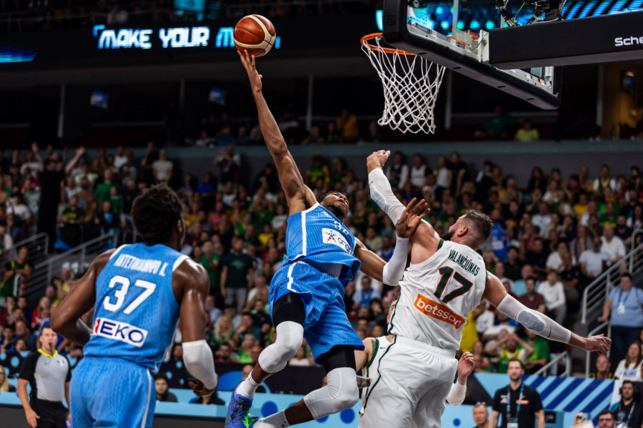 ADETOKUMBO DOMINIRAO: Grčka obezbedila polufinale Evrobasketa!