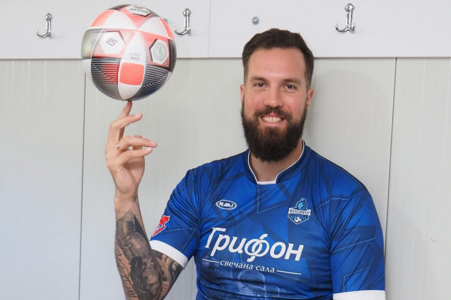 LUDILO: Miroslav Raduljica debituje kao fudbaler - pogledajte scene o kojima bruji Srbija! (VIDEO)