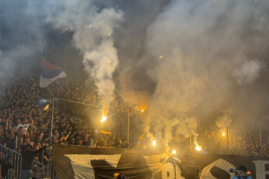 "GROBARI" UZVRAĆAJU UDARAC: Navijači Partizana zapalili Zvezdina obeležja! (FOTO)