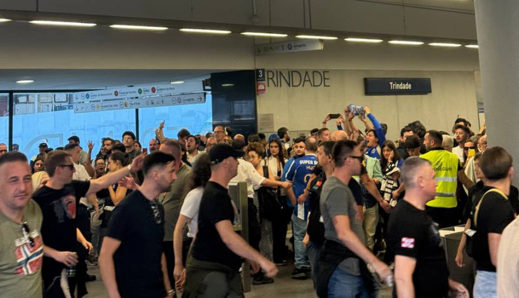 NAVIJAČ PORTA PROVOCIRAO DELIJE, PA DOBIO BRUTALAN ODGOVOR: Pristalice crveno-belih mu nisu ostale dužne! (VIDEO)