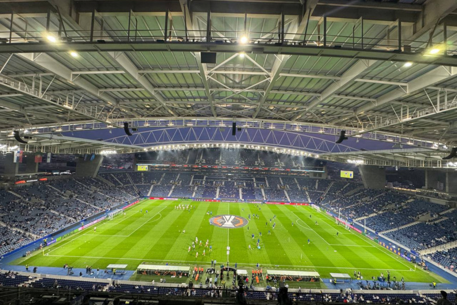 KAKVA BRUKA NA STADIONU PORTA: Domaćini ponizili Crvenu zvezdu sramotnim gestom! (FOTO)