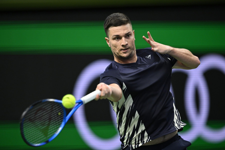 NIJE SE POŠTENO NI RASPAKOVAO: Kecmanović poklekao u Parizu.