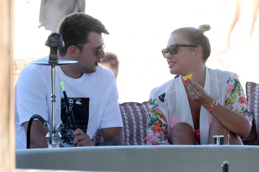 LUKA DONČIĆ SLAVIO DO ZORE ROĐENJE ĆERKE: Slovenačka NBA zvezda blista od sreće, Srbin mu pevao na uvce! (FOTO)