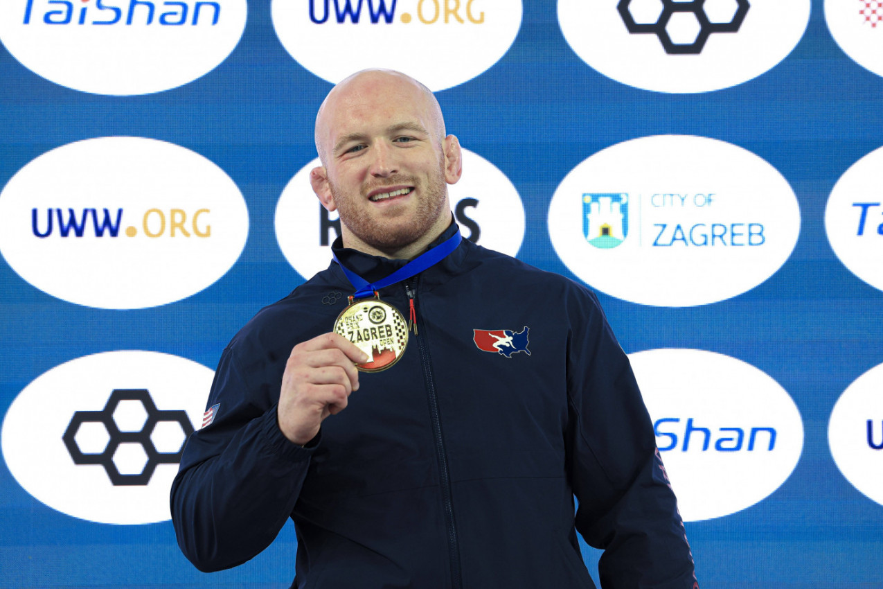 OLIMPIJSKI ŠAMPION U PROBLEMU: Policija okačila lažan oglas o eskort-uslugama, a javio se on!