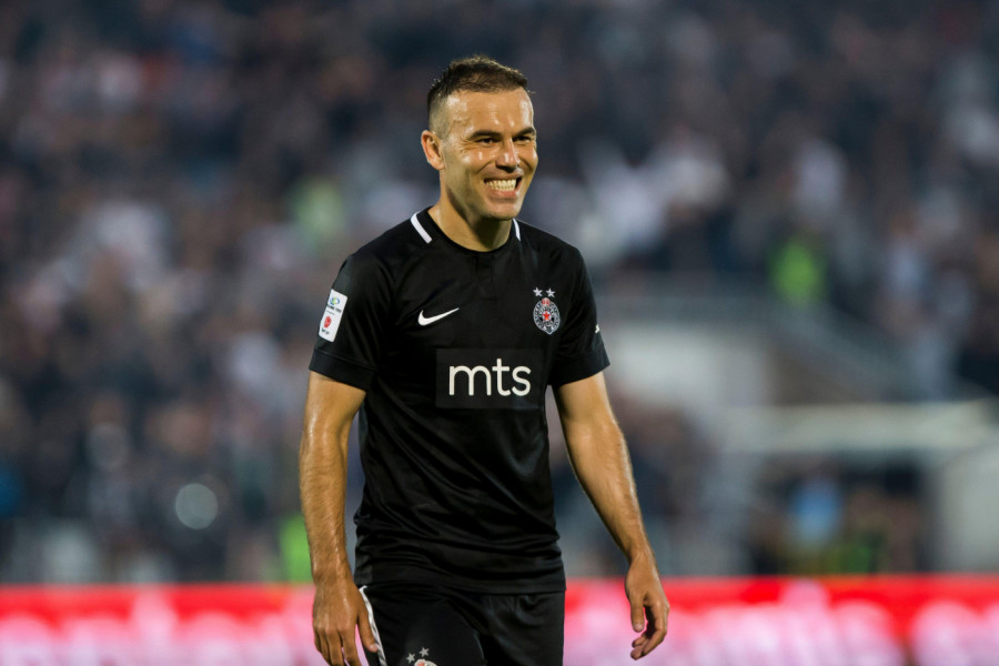 OSEDEO U PARTIZANU ČEKAJUĆI TROFEJE ALI... Jedno je sigurno, ovaj čovek igra fudbal života u 38. godini