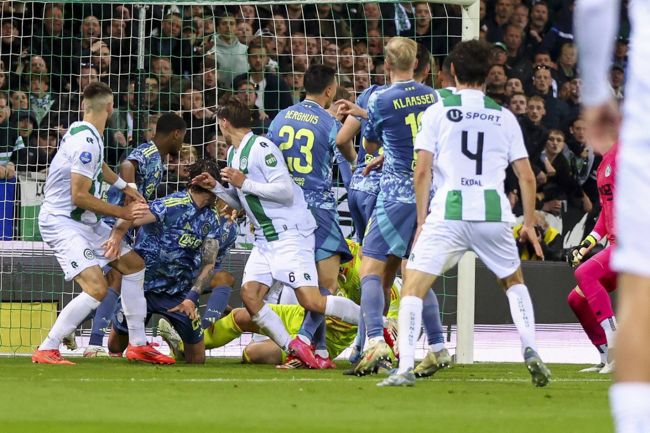 AJAKS PREDAO TITULU VELIKOM RIVALU: "Kopljanici" proklizali uz poslednji sudijski zvižduk! (VIDEO)