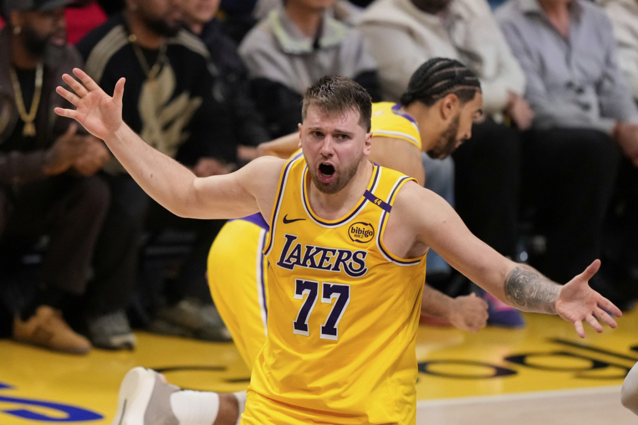 LUKA ŠOKIRAO SVE: Nakon što je telo doveo do savršenstva - Slovenac se slikao za muški magazin! (FOTO) LUKA ŠOKIRAO SVE: Nakon što je telo doveo do savršenstva - Slovenac se slikao za muški magazin! (FOTO)