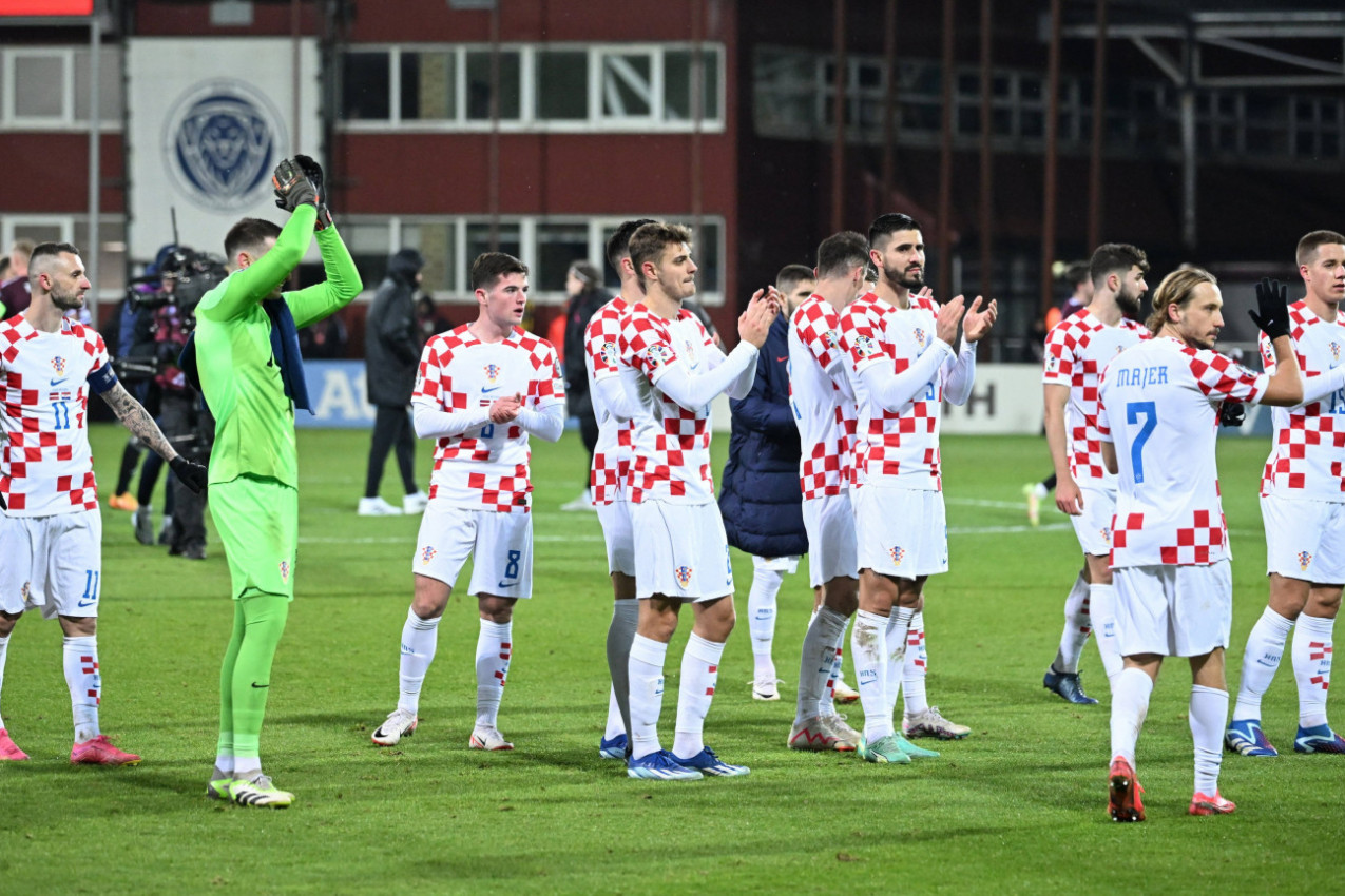 UEFA NEMILOSRDNA: Žestoko kaznila Hrvate, a evo kako i zbog čega! UEFA NEMILOSRDNA: Žestoko kaznila Hrvate, a evo kako i zbog čega!