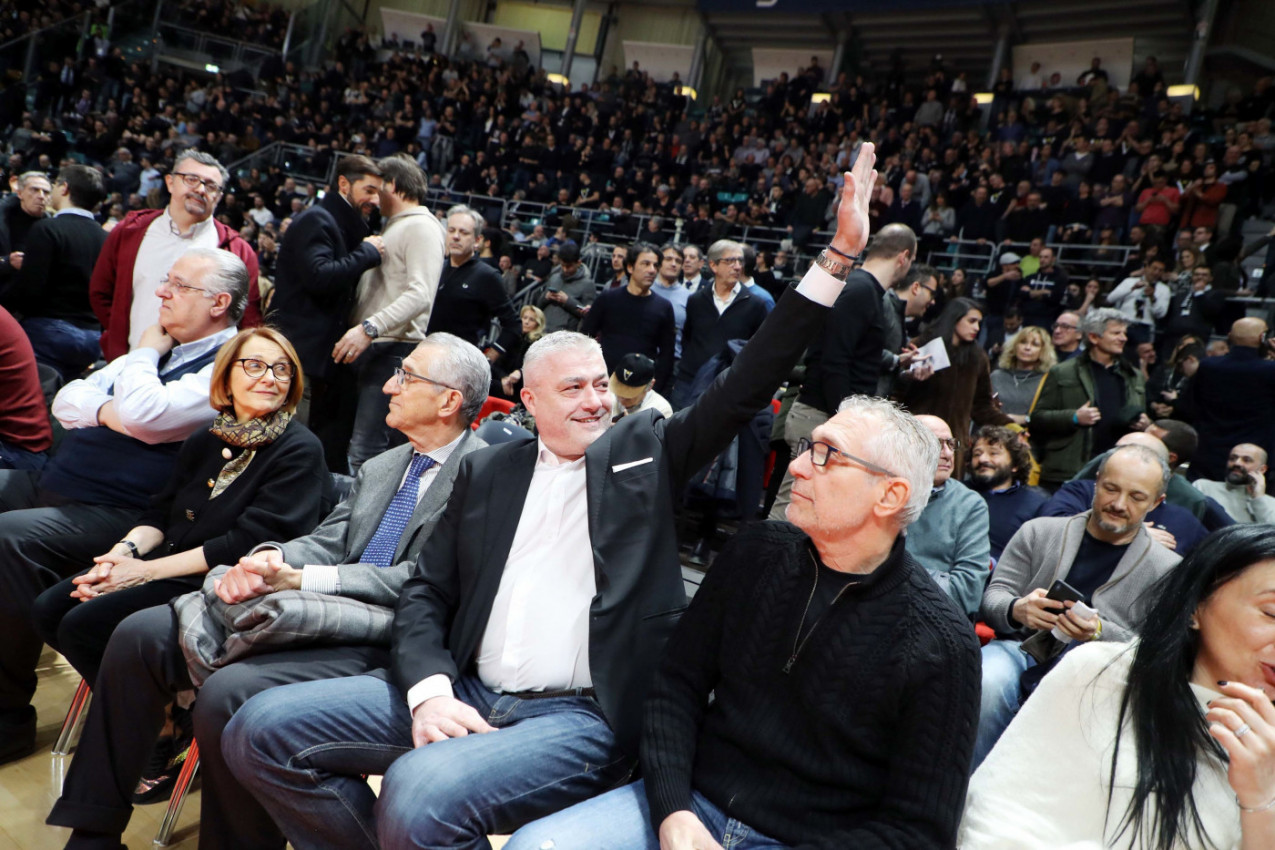 JEDNA OD NAJVEĆIH LEGENDI PARTIZANA U SUBOTICI: MVP čuvenog fajnal-fora gleda crno-bele! (VIDEO) JEDNA OD NAJVEĆIH LEGENDI PARTIZANA U SUBOTICI: MVP čuvenog fajnal-fora gleda crno-bele! (VIDEO)
