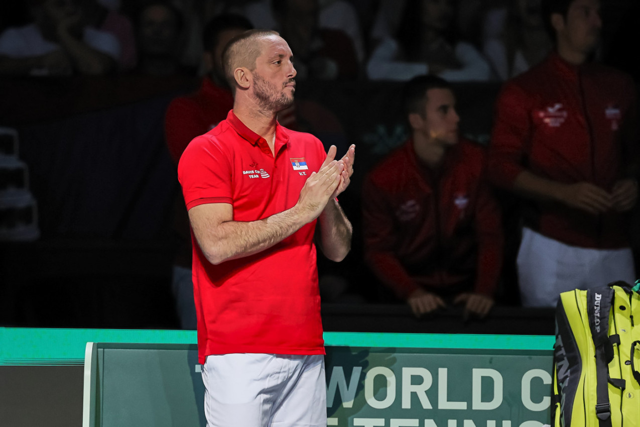 VIKTOR TROICKI U DRUŠTVU PRELEPE RUMUNKE KOJA OBOŽAVA PARTIZAN: "I on navija za crno-bele" (FOTO)