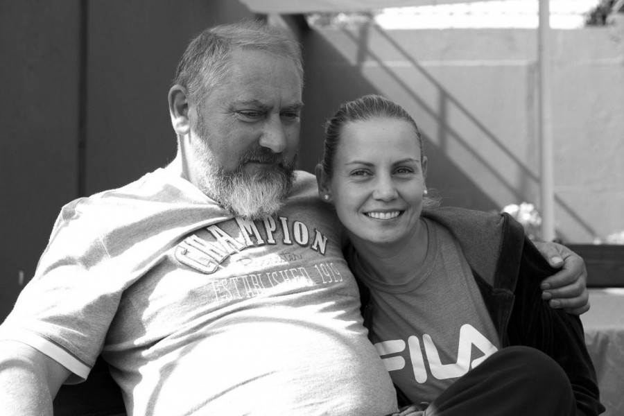 VEOMA ČUDNO: Ovo je prvo oglašavanje Jelene Dokić posle smrti oca - mnogima ništa nije jasno! (FOTO)