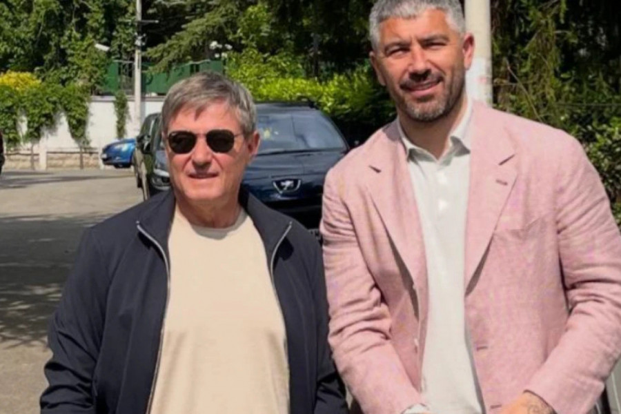 RADNI DORUČAK: Piksi i Kolarov na sastanku!