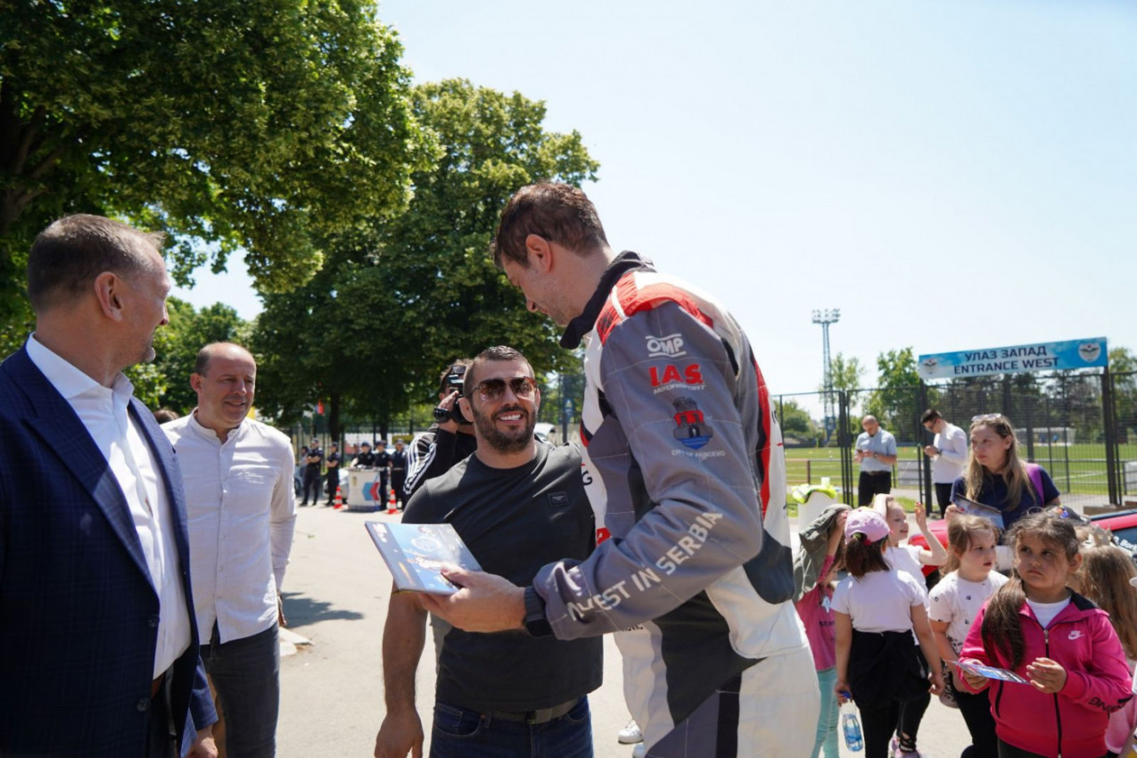 PREKO 600 MALIŠANA! Održan Sajam sporta u Pančevu na terenima SC Mladost (FOTO) PREKO 600 MALIŠANA! Održan Sajam sporta u Pančevu na terenima SC Mladost (FOTO)