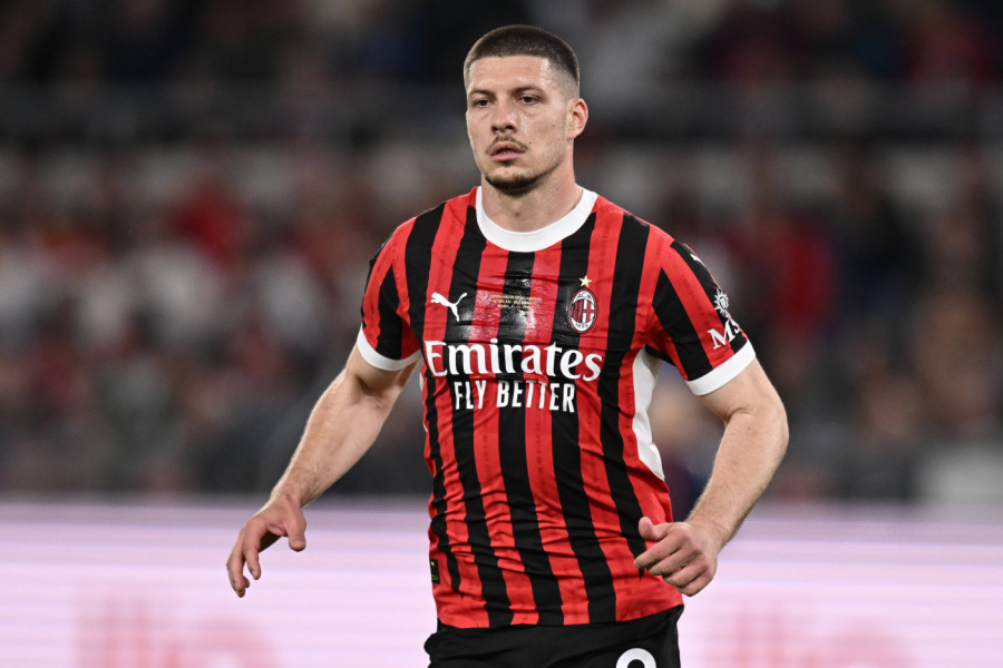 JOVIĆ NAPUŠTA MILAN, MENJA GA SRBIN!? Transfer bomba na pomolu