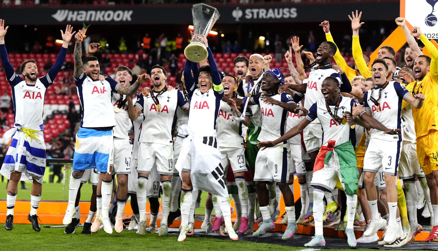 UEFA OSRAMOTILA TOTENHEM: Čeferin ostao bez medalja, pa se obrukao pred kapitenom! (VIDEO) UEFA OSRAMOTILA TOTENHEM: Čeferin ostao bez medalja, pa se obrukao pred kapitenom! (VIDEO)