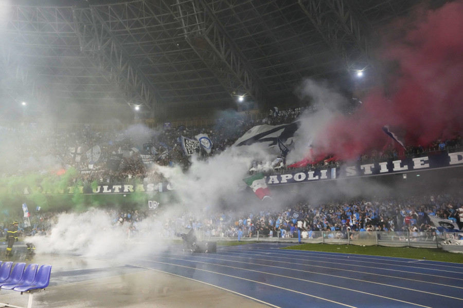 GORI NEBO IZNAD VEZUVA! NAPOLI JE PONOVO ŠAMPION ITALIJE! Nestvarne scene na stadionu "Dijego Armando Maradona" (VIDEO)