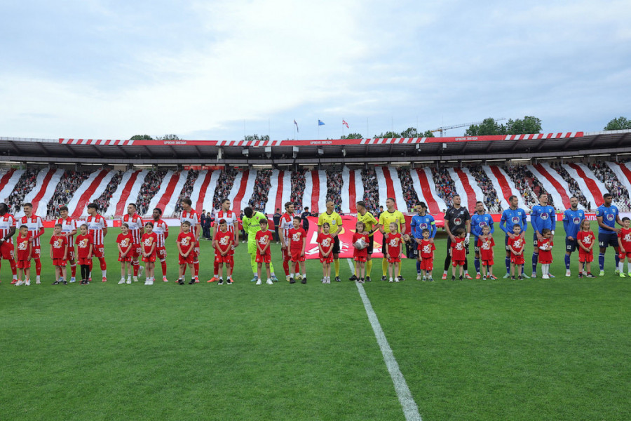 NAVIJAČI CRVENE ZVEZDE SPREMILI POSEBNU KOREOGRAFIJU: Pogledajte kakav ambijent je sačekao fudbalere Mladosti! (FOTO)