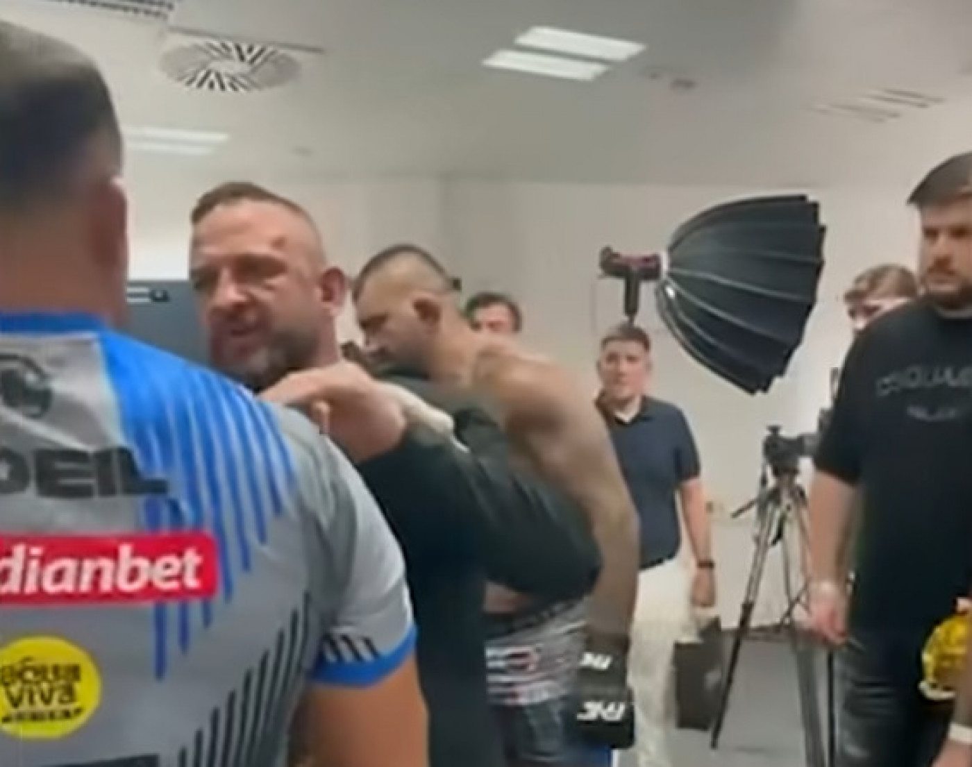 Slo Roki se sukobio sa Hatefom