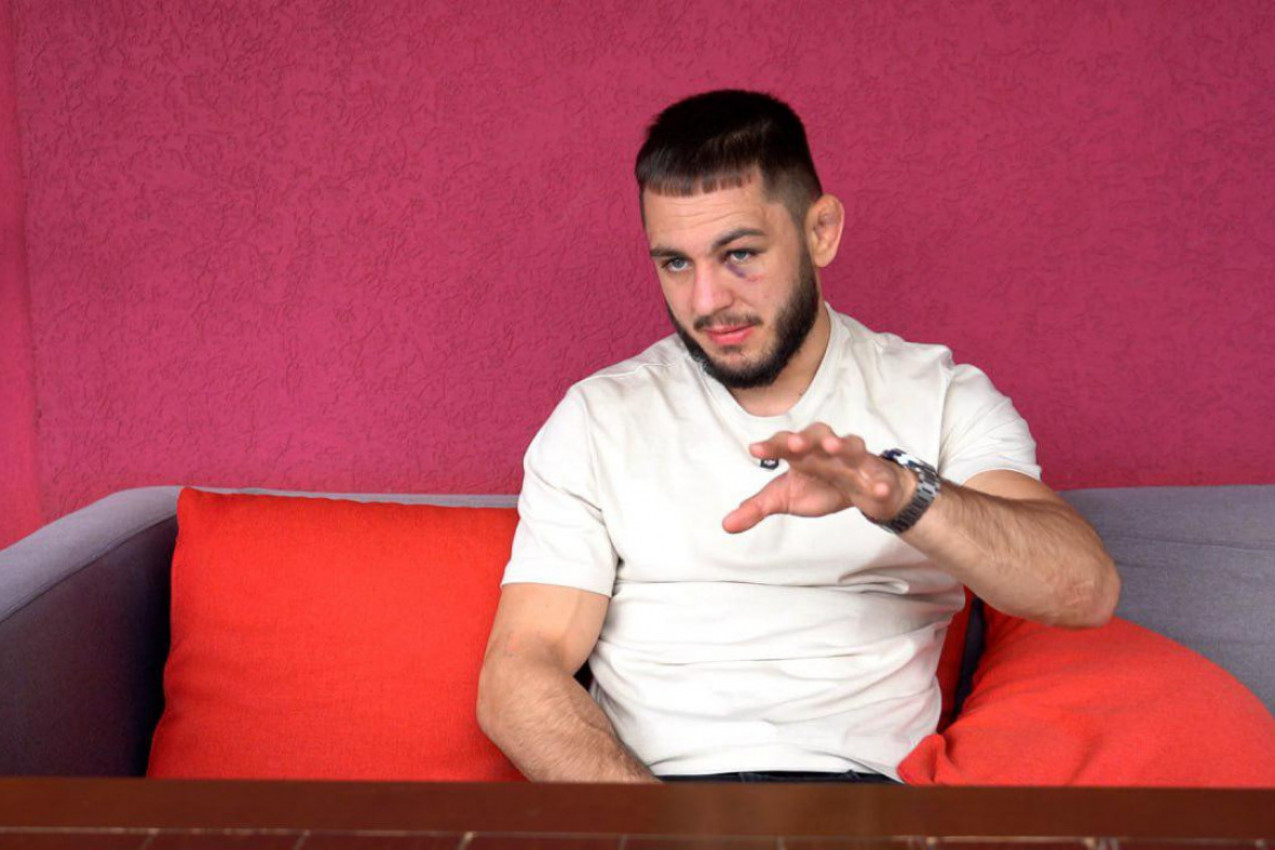 PRIPREME SU POČELE: A pogledajte kako se Janičić sprema za borbu! (FOTO) PRIPREME SU POČELE: A pogledajte kako se Janičić sprema za borbu! (FOTO)