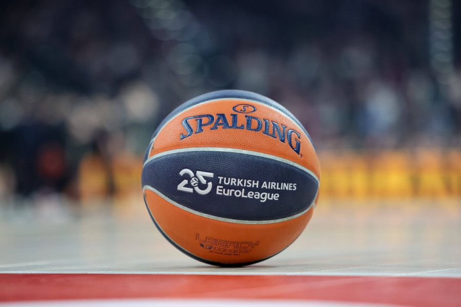 SEVAJU PESNICE U ABU DABIJU: Brutalna tuča navijača Olimpijakosa i Panatinaikosa! (VIDEO)