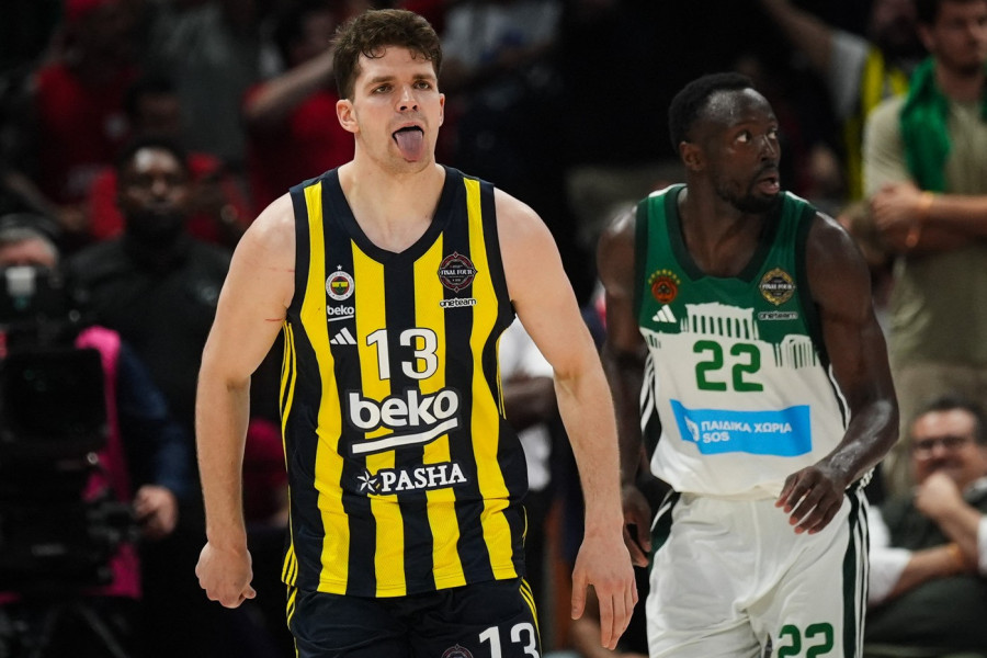 TENZIJE U FINALU EVROLIGE: Koškali se Biberović i Strazel, sudije ih odmah KAZNILE! (VIDEO)