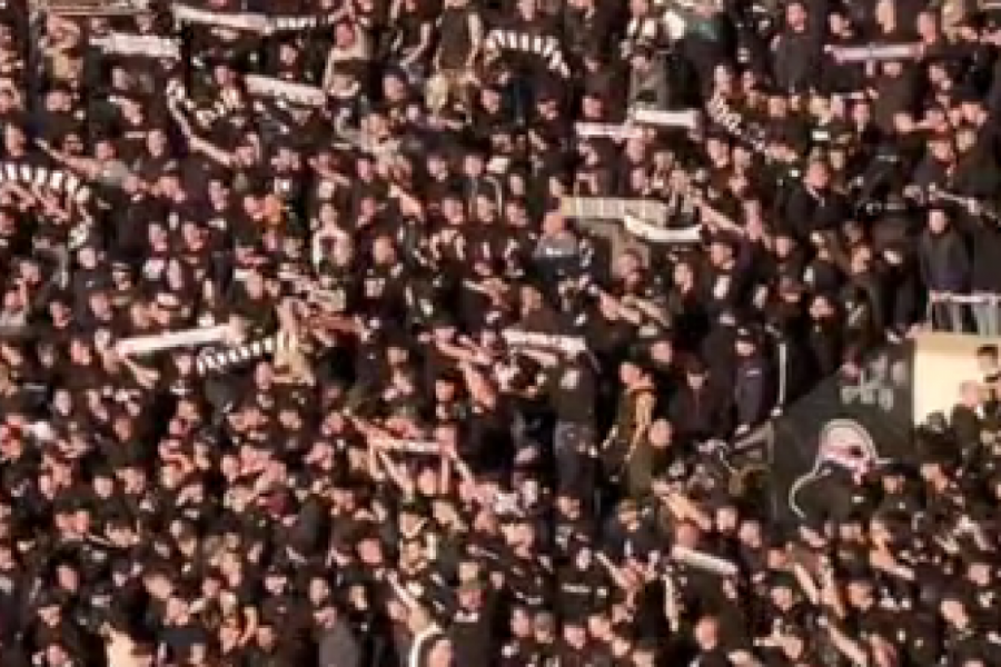 NAVIJAČI PARTIZANA POZDRAVILI IGRAČE PRED MEČ SA VOJVODINOM: Gori tribina Humske! (VIDEO)
