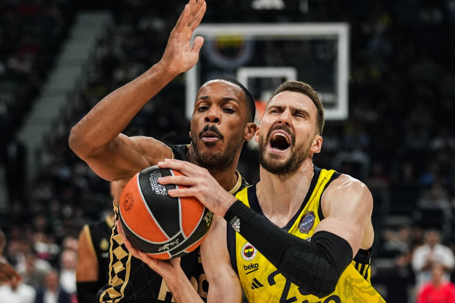 (UŽIVO) UZBUDLJIVA BORBA ZA TROFEJ U EVROLIGI: Fenerbahče se vratio u igru i vodi na poluvremenu!