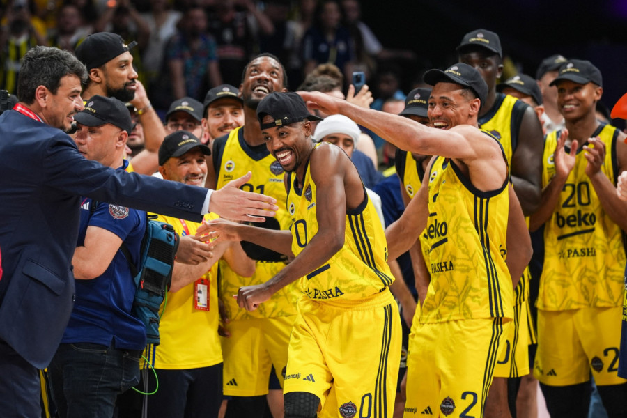 OSVOJILI EVROLIGU, PA IM ODLAZI POLA TIMA: Veliki problemi za Fenerbahče!