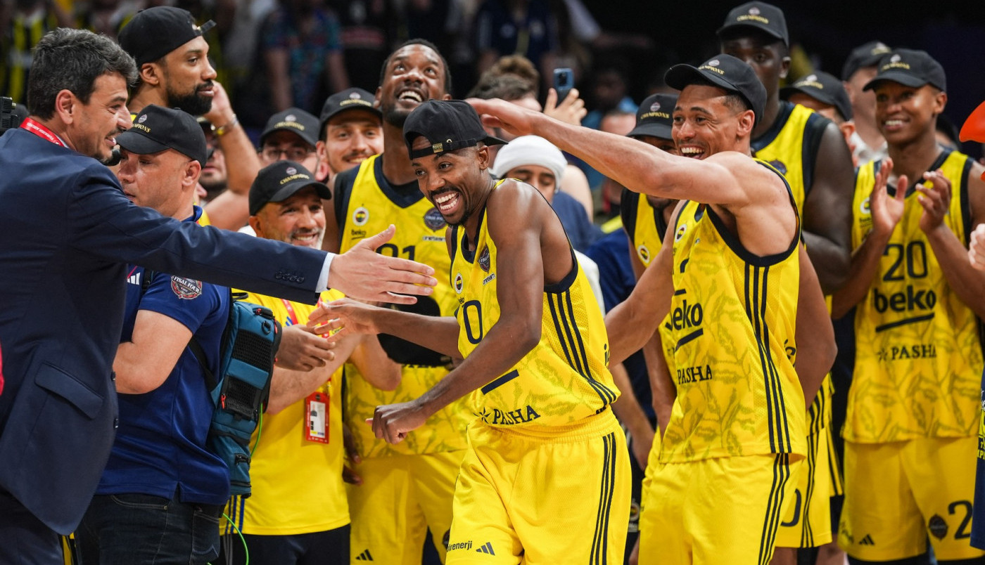 OSVOJILI EVROLIGU, PA IM ODLAZI POLA TIMA: Veliki problemi za Fenerbahče!