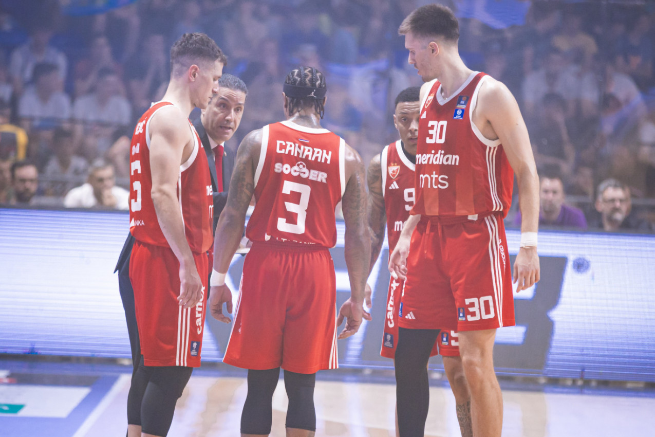 SKANDAL! EVO ČIME SU GAĐANI IGRAČI ZVEZDE: Ovako je počeo sukob u Podgorici (VIDEO+FOTO) SKANDAL! EVO ČIME SU GAĐANI IGRAČI ZVEZDE: Ovako je počeo sukob u Podgorici (VIDEO+FOTO)