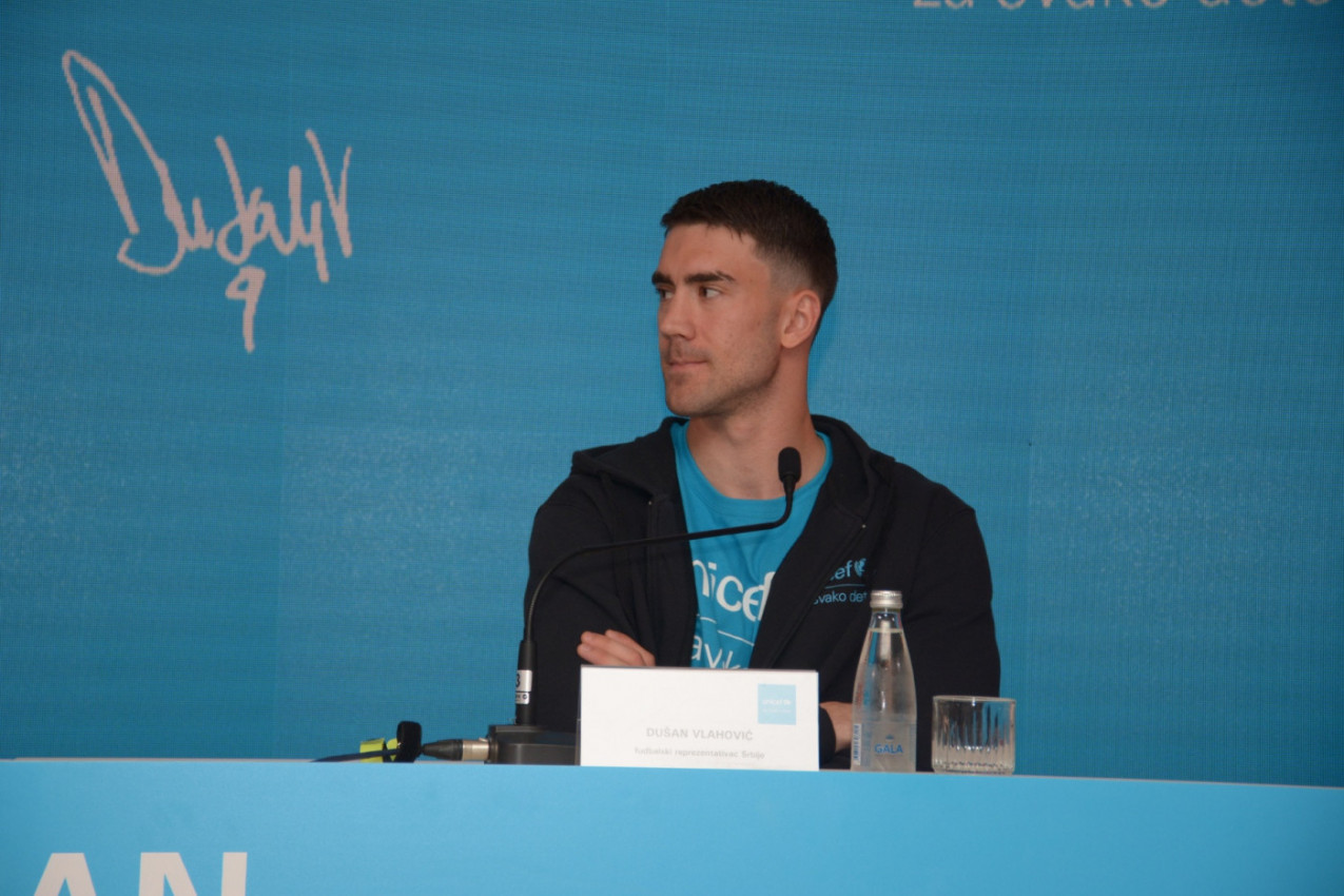 MORA POD NOŽ - PAUZA JOŠ DUŽA: Ozbiljna katastrofa za Vlahovića, ali i Srbiju!