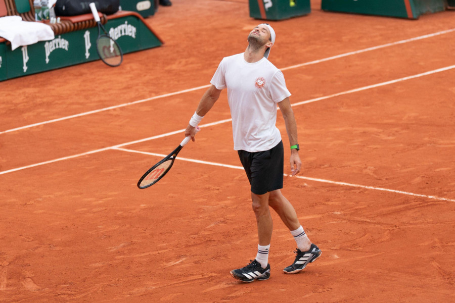 KLETVA VELIKIH NADA: Dimitrov opet poklekao pred telom, a ne rivalom