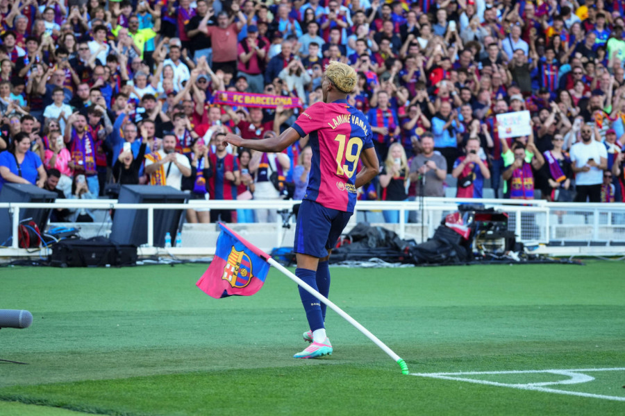 DETALJI UGOVORA LAMINA JAMALA: Klauzula je prava SITNICA, a mladi Španac imao posebne ZAHTEVE od Hansija Flika!