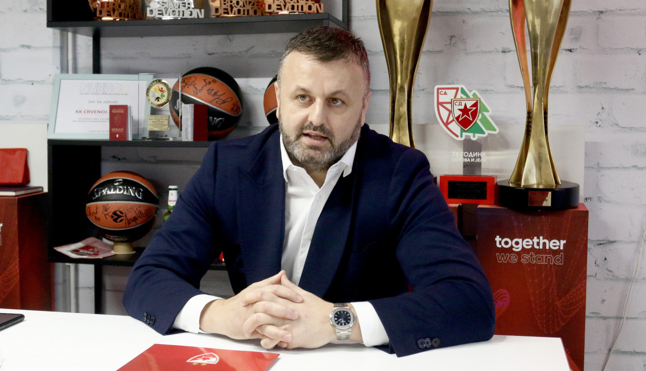 ZVEZDAŠI, RADUJTE SE! On je PRAVO POJAČANJE! ZVEZDAŠI, RADUJTE SE! On je PRAVO POJAČANJE!
