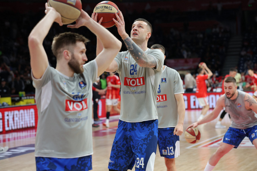 PAKLENI DOČEK ZA IGRAČE BUDUĆNOSTI U ARENI: Delije su bile spremne da im zagorčaju život (VIDEO)
