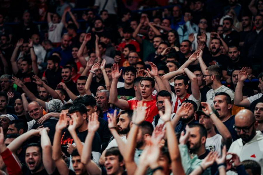 DELIJE U TRANSU: Arena je eksplodirala - on je dobio ovacije kompletne hale!