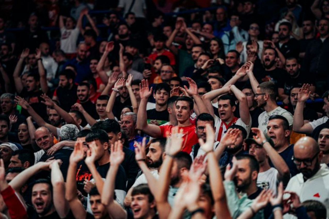 ZAŠTO SE NA MEČU ZVEZDE ČULO "PARTIZAN, PARTIZAN"? (VIDEO) ZAŠTO SE NA MEČU ZVEZDE ČULO "PARTIZAN, PARTIZAN"? (VIDEO)